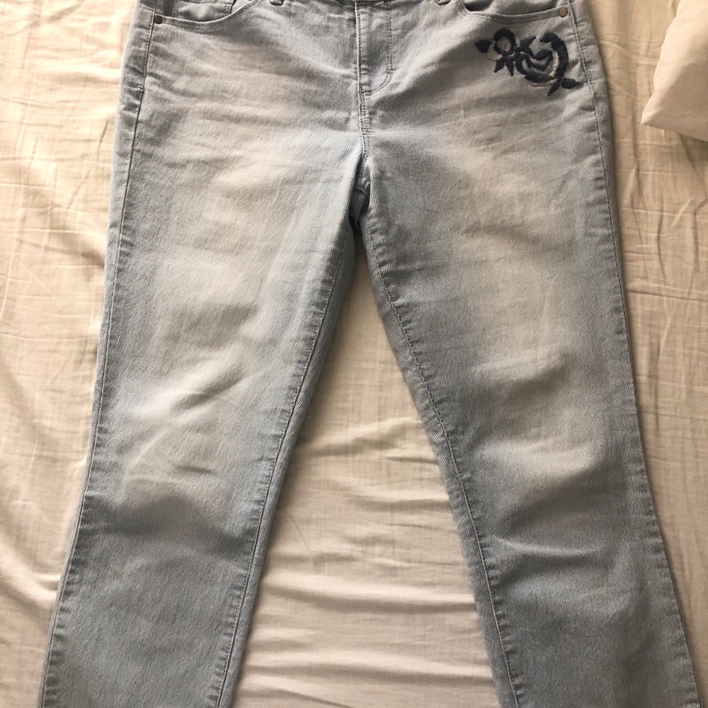 Embroidered jeans - Picture 2 of 7